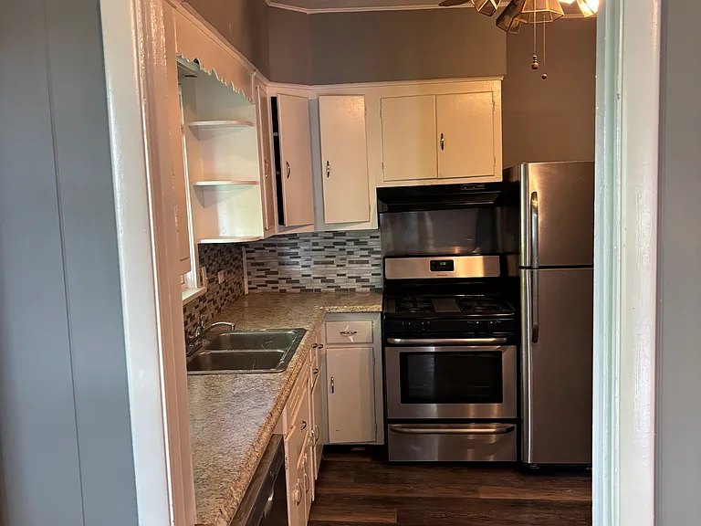 405 Willis Ave — Photo 6