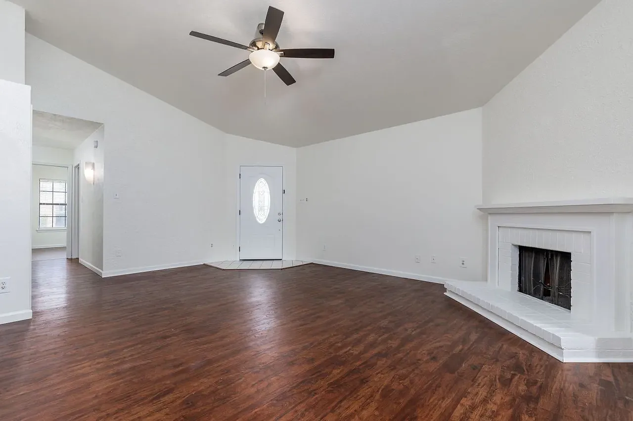 3 bed, 1280 sqft, $1,890 — Photo 4