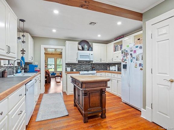 4th image of 2110 Stanton St