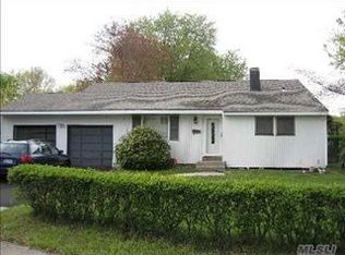 2203 Race Ave, Medford, NY 11763