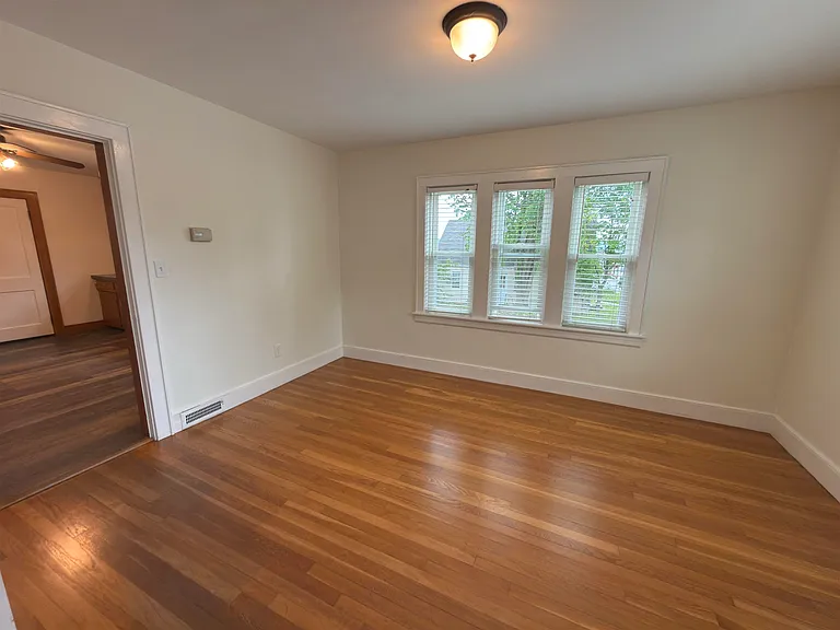 573 Spruce St — Photo 9