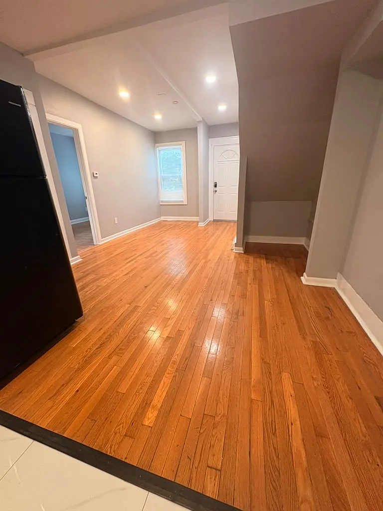 3 bed, 1000 sqft, $1,850 — Photo 2