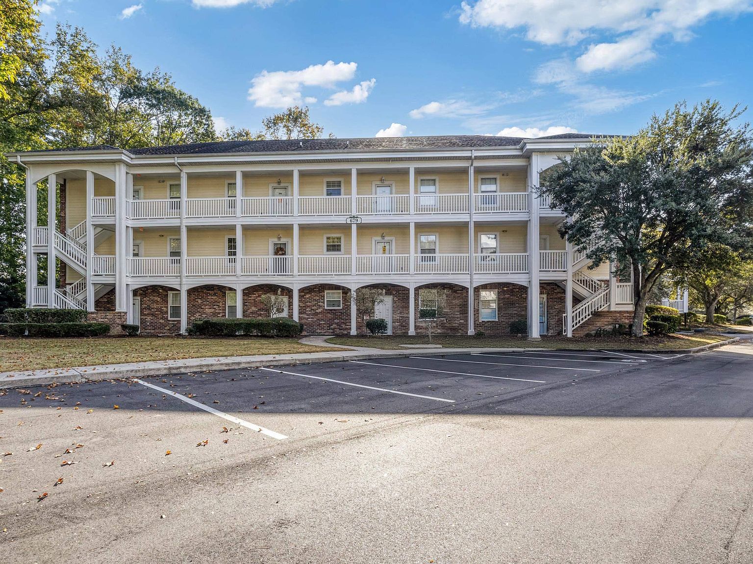 679 Riverwalk Dr. #202