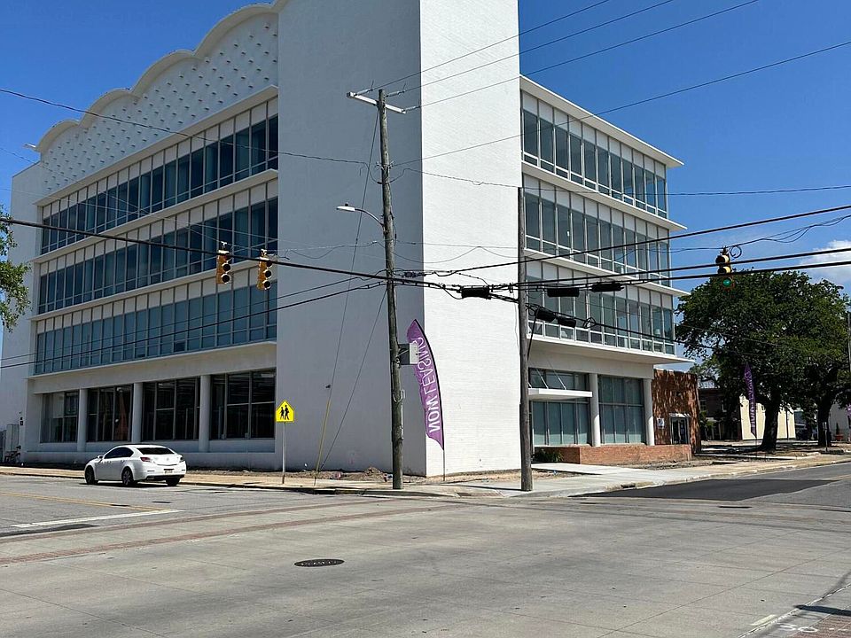 1st image of 3207 Magnolia St #408