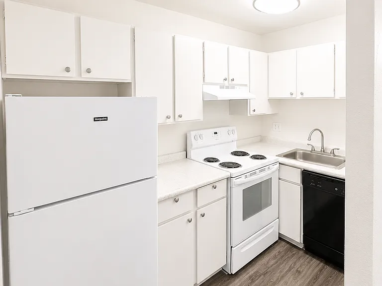 Caledonian Apartments — Photo 8