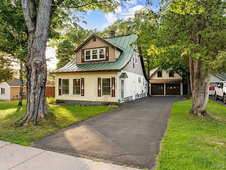1st image of 141 Fern Ave