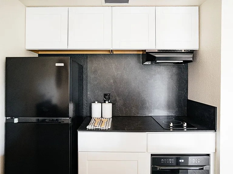 325PR — Photo 10