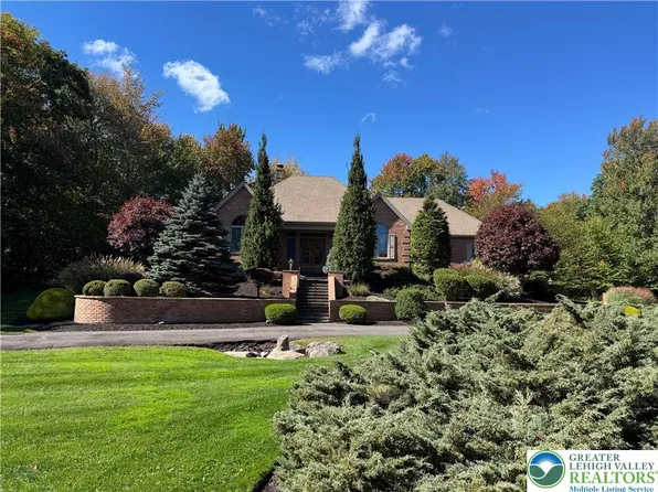 235 Wolf Hollow Rd, Lake Harmony, PA 18624