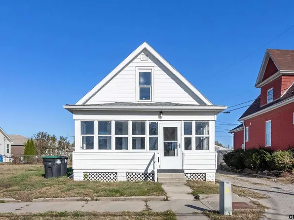 1616 Manderson St, Omaha, NE 68110