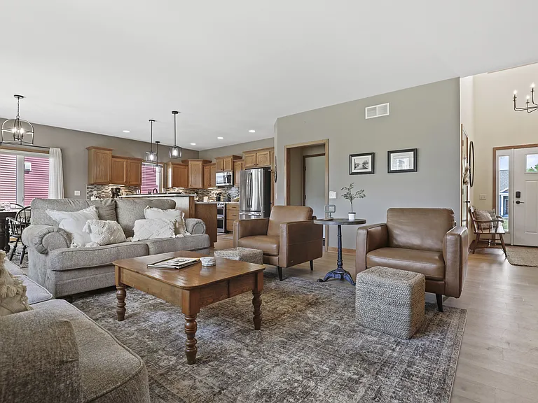 1016 Peterson Dr — Photo 16