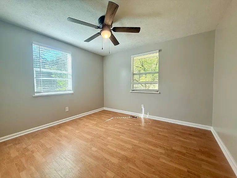 2346 Lake Ave — Photo 8