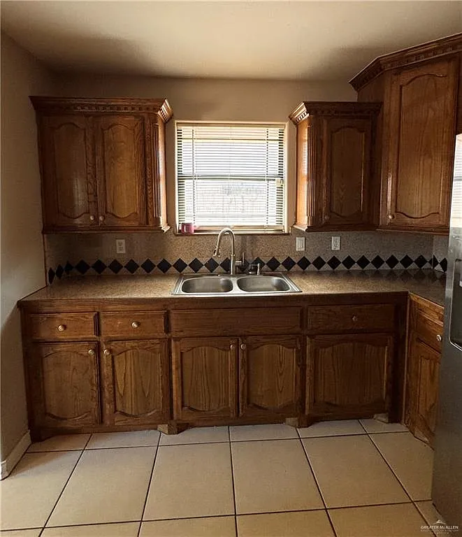 3 bed, 2.0 bath, 1424 sqft, $1,400 — Photo 3