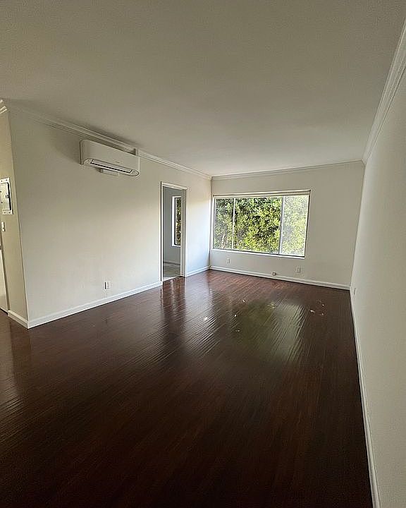1st image of 802 W Knoll Dr APT 203