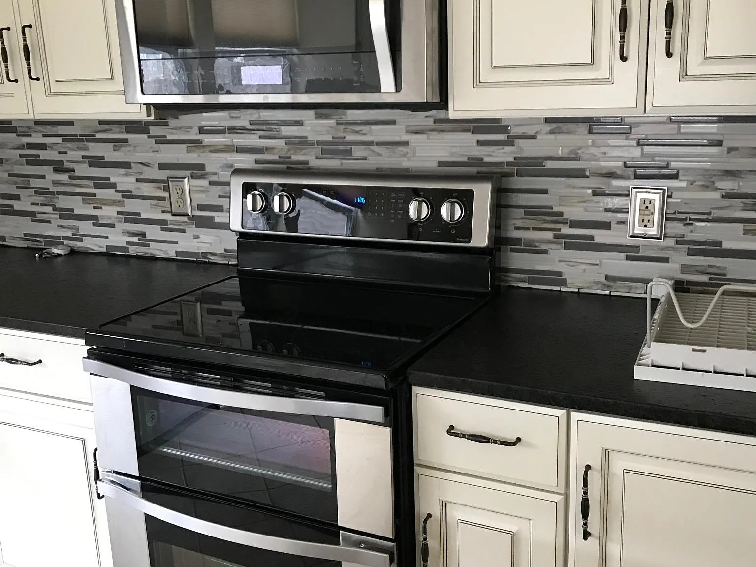 5 bed, 3.5 bath, 3570 sqft, $2,400 — Photo 4