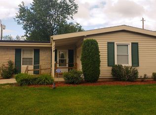 118 W Crown Ln, Fort Wayne, IN 46807