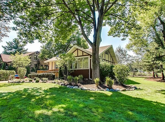 2nd image of 2635 Park Ln