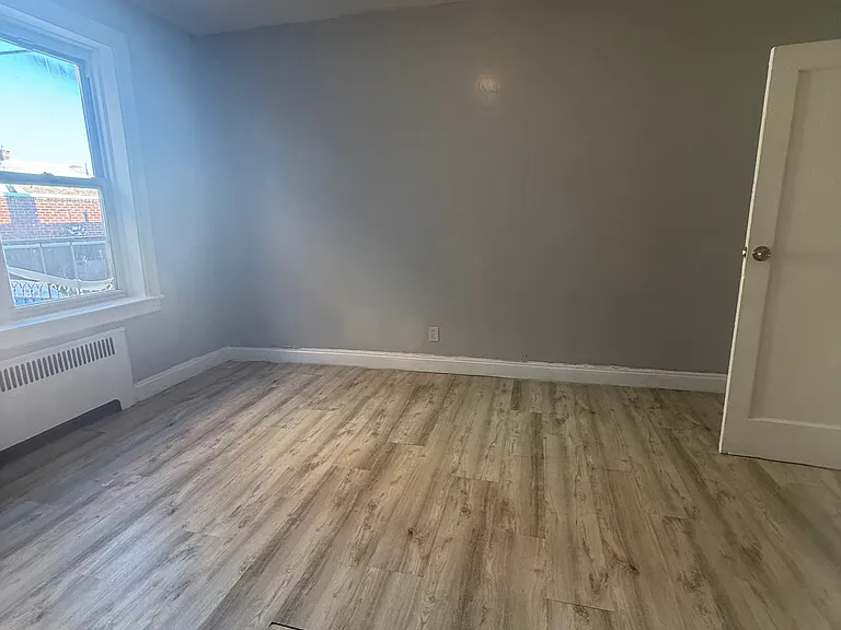 129 Schofield St #2R — Photo 1