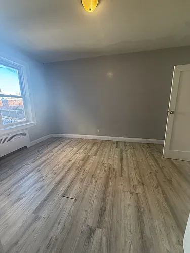 129 Schofield St #2R Photo 1