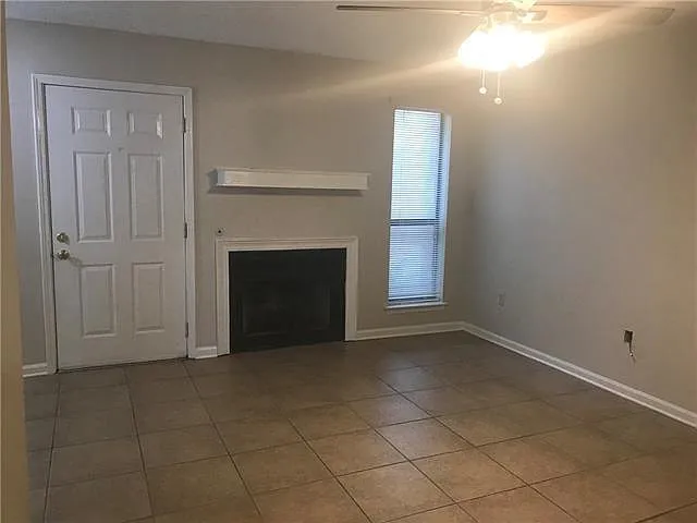 3 bed, 2.0 bath, 1350 sqft, $1,550 — Photo 3