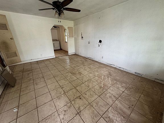 2nd image of 1208 Oak Ave