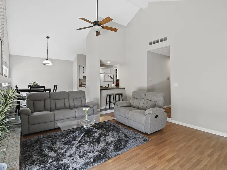 2304 Melrose Dr — Photo 7