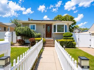 407 Stoneham St, Staten Island, NY 10306