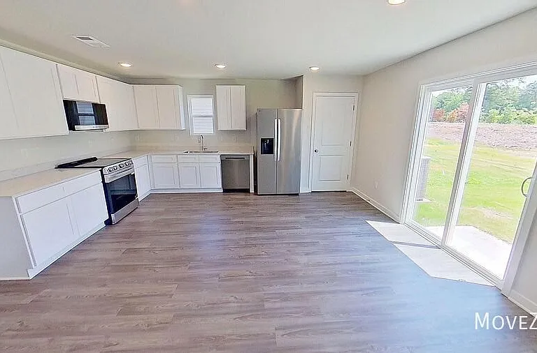161 Davis Dr — Photo 12