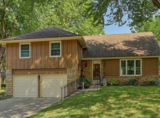 9823 Farley Ln, Overland Park, KS 66212