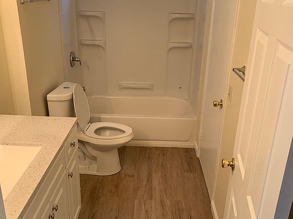 4th image of 1540 38th St APT 2