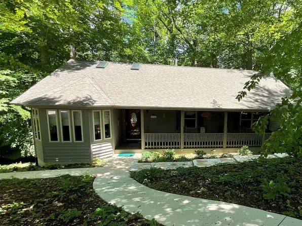 1130 Cherokee Rd, Byrdstown, TN 38549