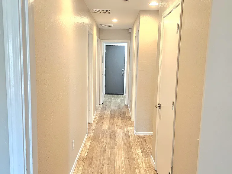1111 E Chelsea Dr — Photo 15