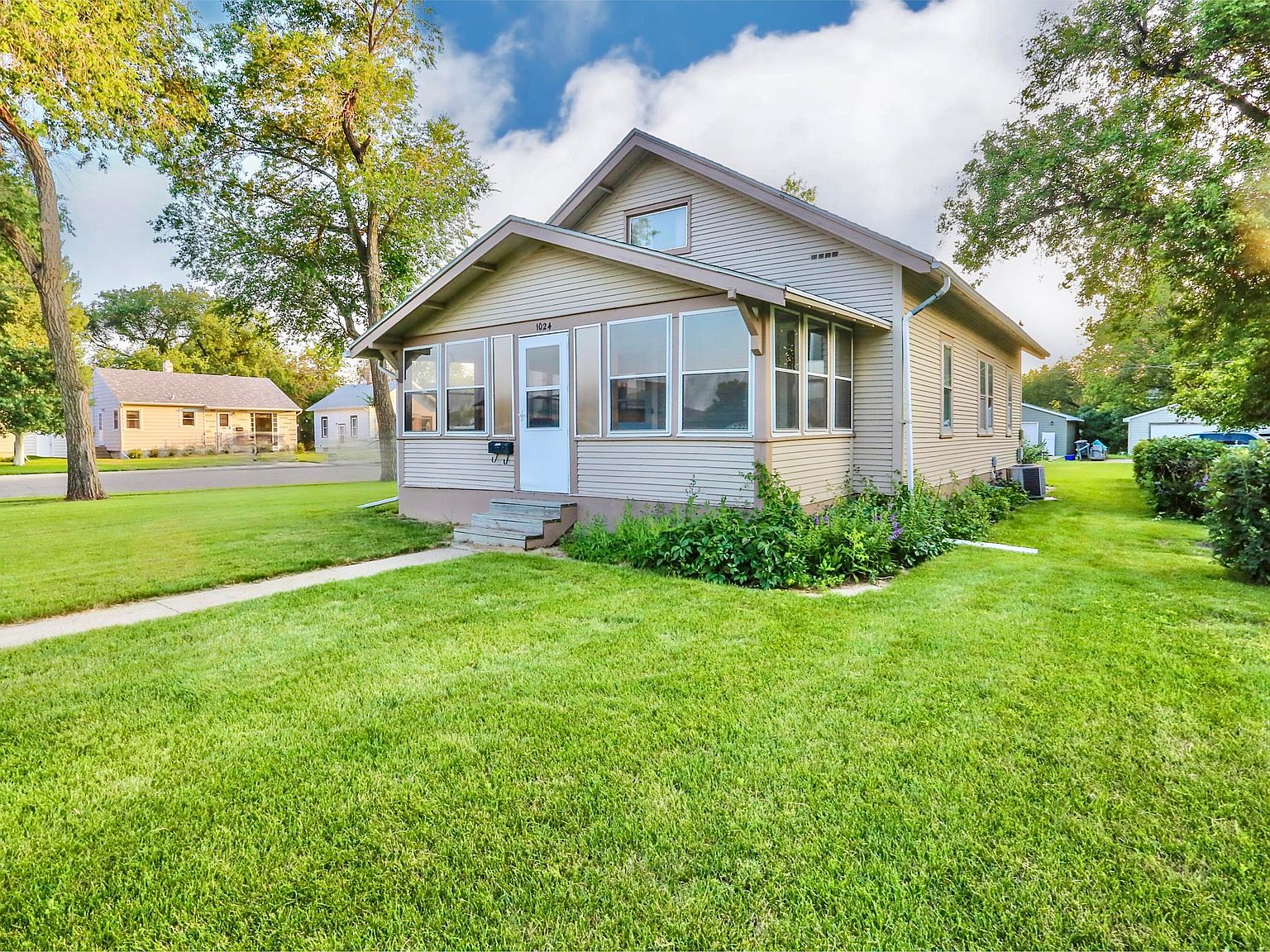 1024 S Dakota St, Aberdeen, SD 57401 Zillow