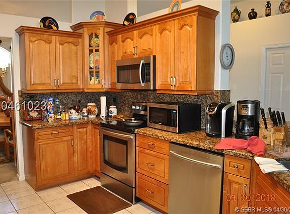 5th image of 565 SW 180th Ave