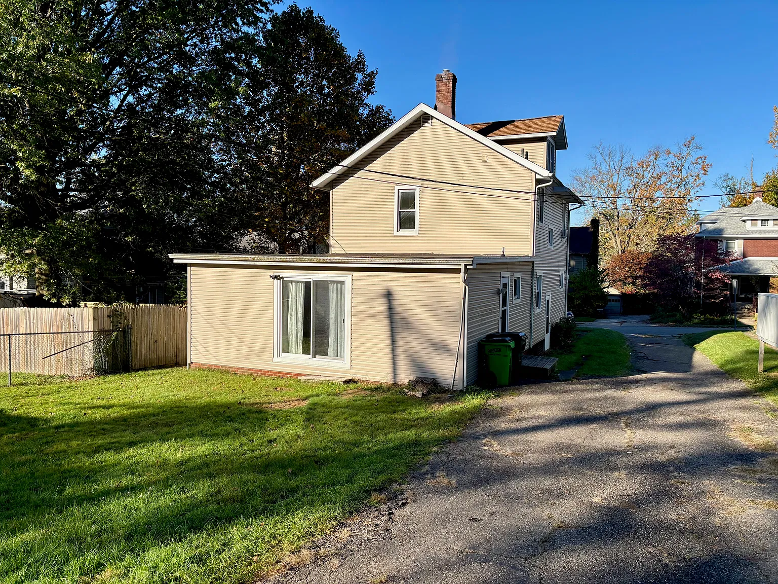 3 bed, 1.5 bath, 1824 sqft, $1,500 — Photo 2