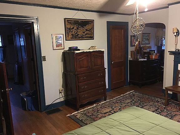 3rd image of 447 Cherry Dr