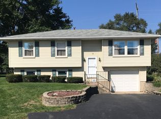15 Dolphin Ct, Oswego, IL 60543