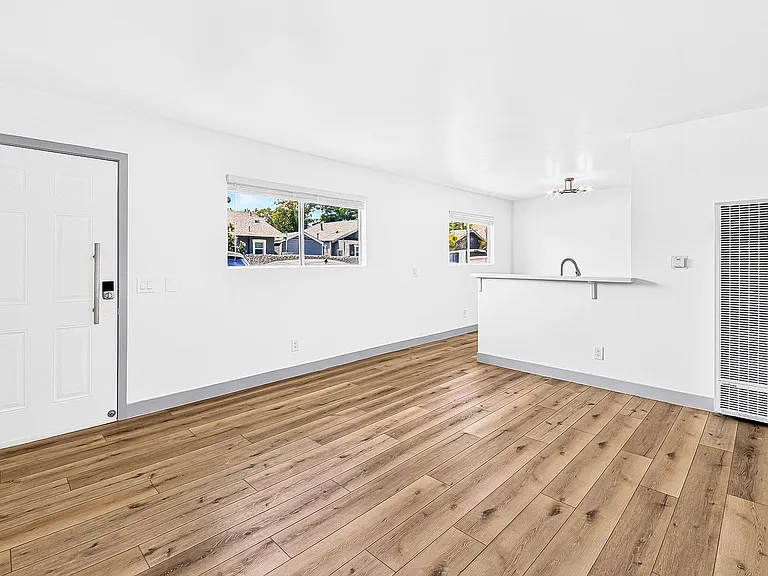 919-921 Alamitos Ave. — Photo 8