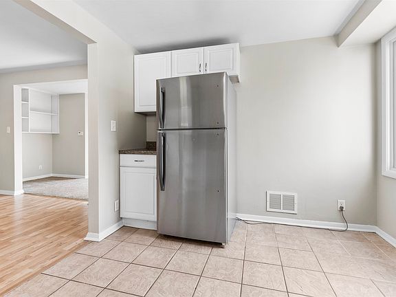 4th image of 3624 N Court St