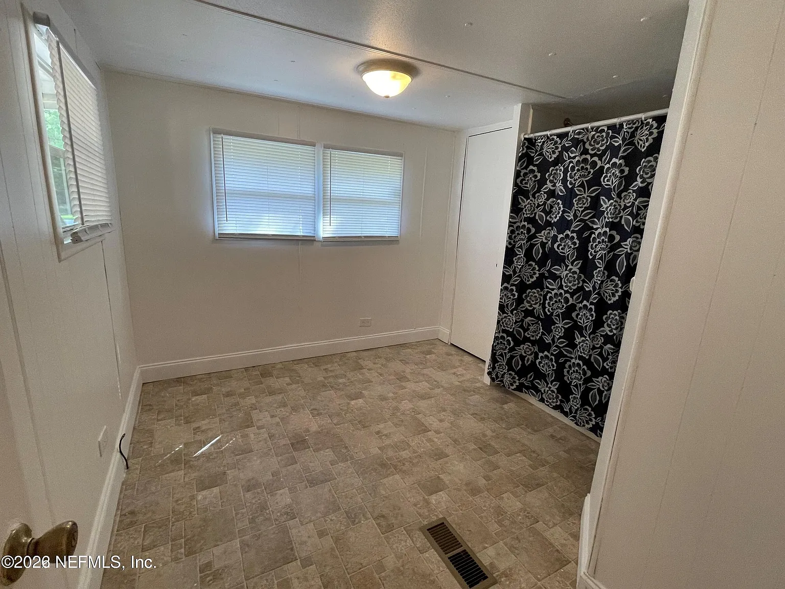 3 bed, 3.0 bath, 1108 sqft, $1,200 — Photo 2