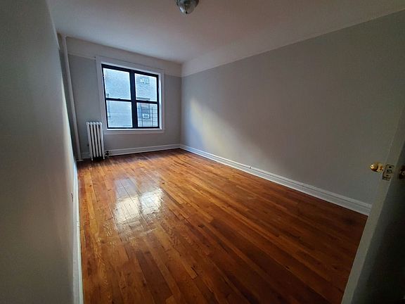 3rd image of 32-35 30th St #Aa44