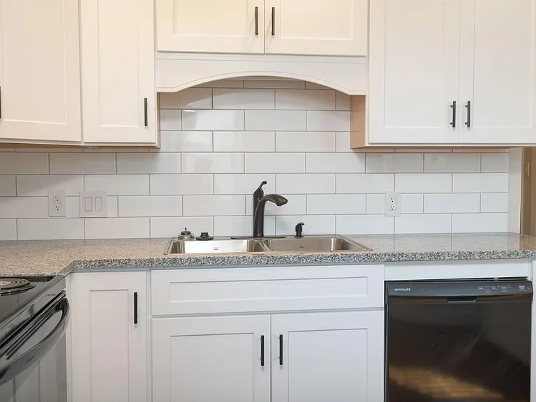 102 W Market St #B — Photo 5