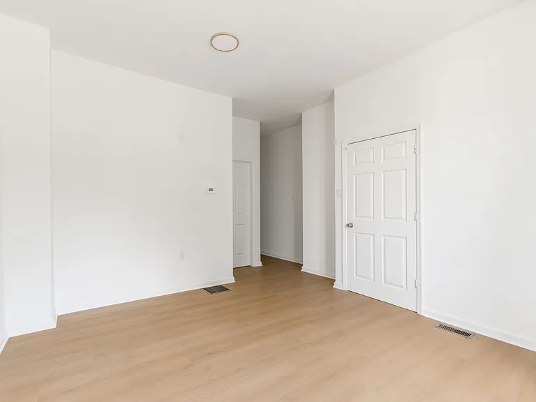 2433 N 6th St #1 — Photo 8