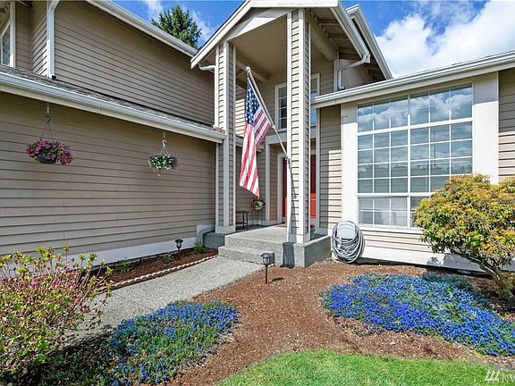 4th image of 3927 15th Ave SE