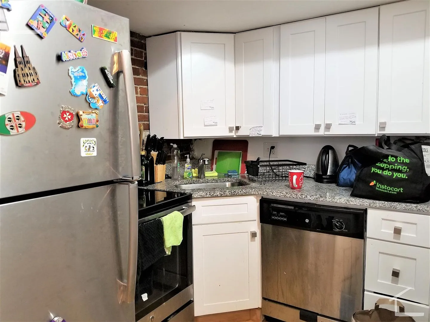 No Brokers Fee, South End Location. New Kitchen, Laundry, Heat, Hot Water Included. — Photo 3