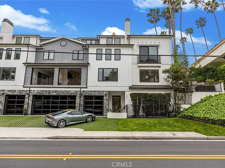 2801 Bayside Dr — Photo 2
