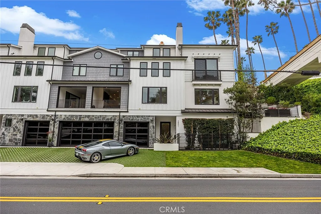 Building Photo - 2801 Bayside Dr