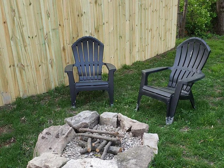 Nice little firepit area. Chairs don't stay with rental.