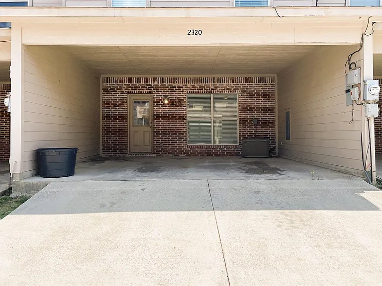 2320 Calendar Ct — Photo 4
