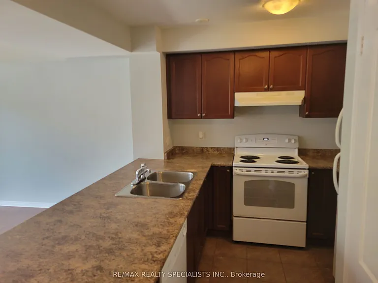 3250 Bentley Dr #6 — Photo 3