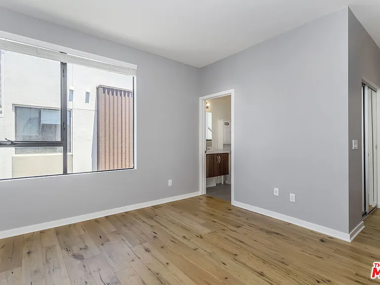 1427 Waterloo St — Photo 21